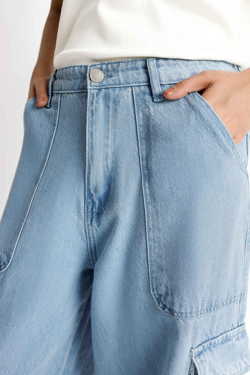 The Light Wash Wide Leg Cargo Jeans