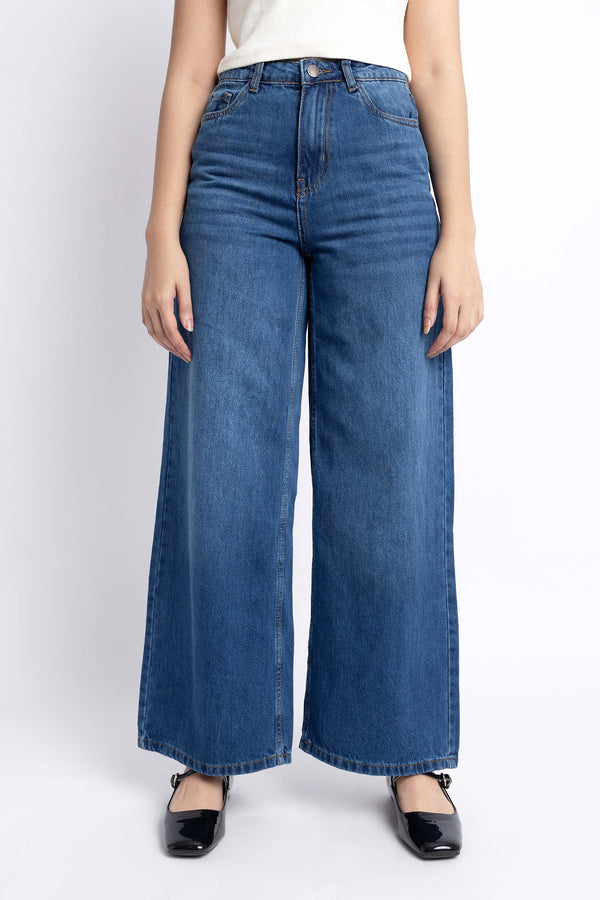 The Light Wash Wide Leg Jeans